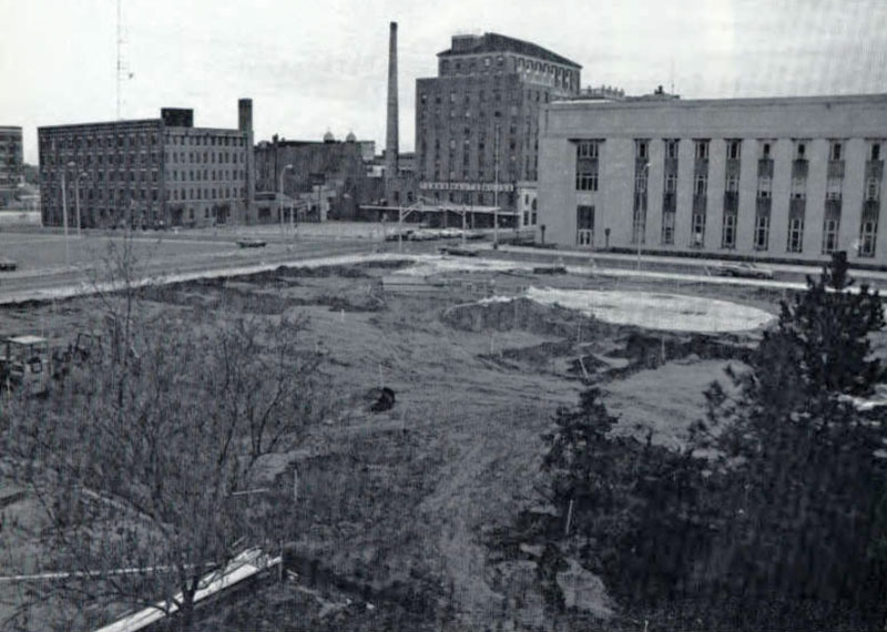 Oakley Plaza, 1984