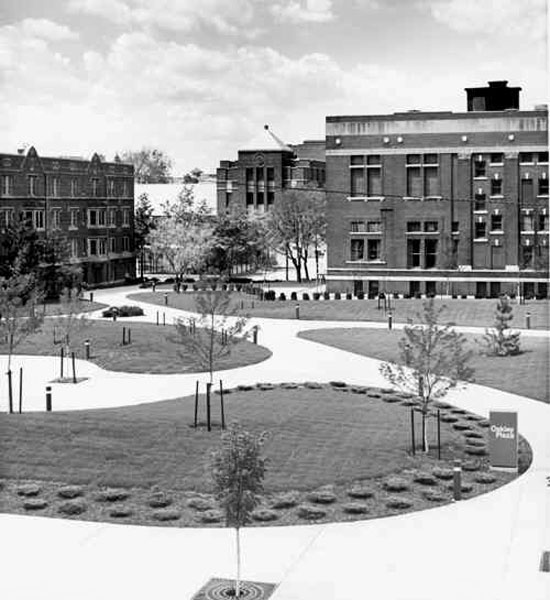 Oakley Plaza, 1984