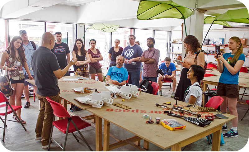 SCOB professors and students visit a Thai incubator in 2016